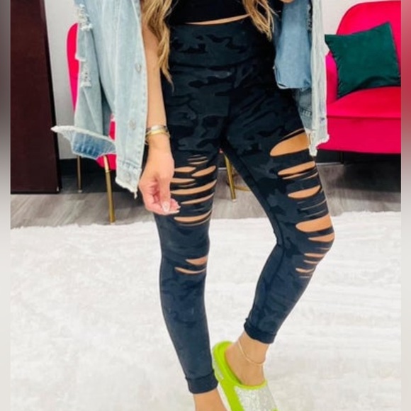 NWOT - White Birch - Black Camo Laser Cut Leggings - Woman's Size 3XL - Picture 1 of 2